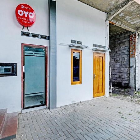 Oyo 90325 Pondok Dnayu Syariah Jarakan Exterior photo