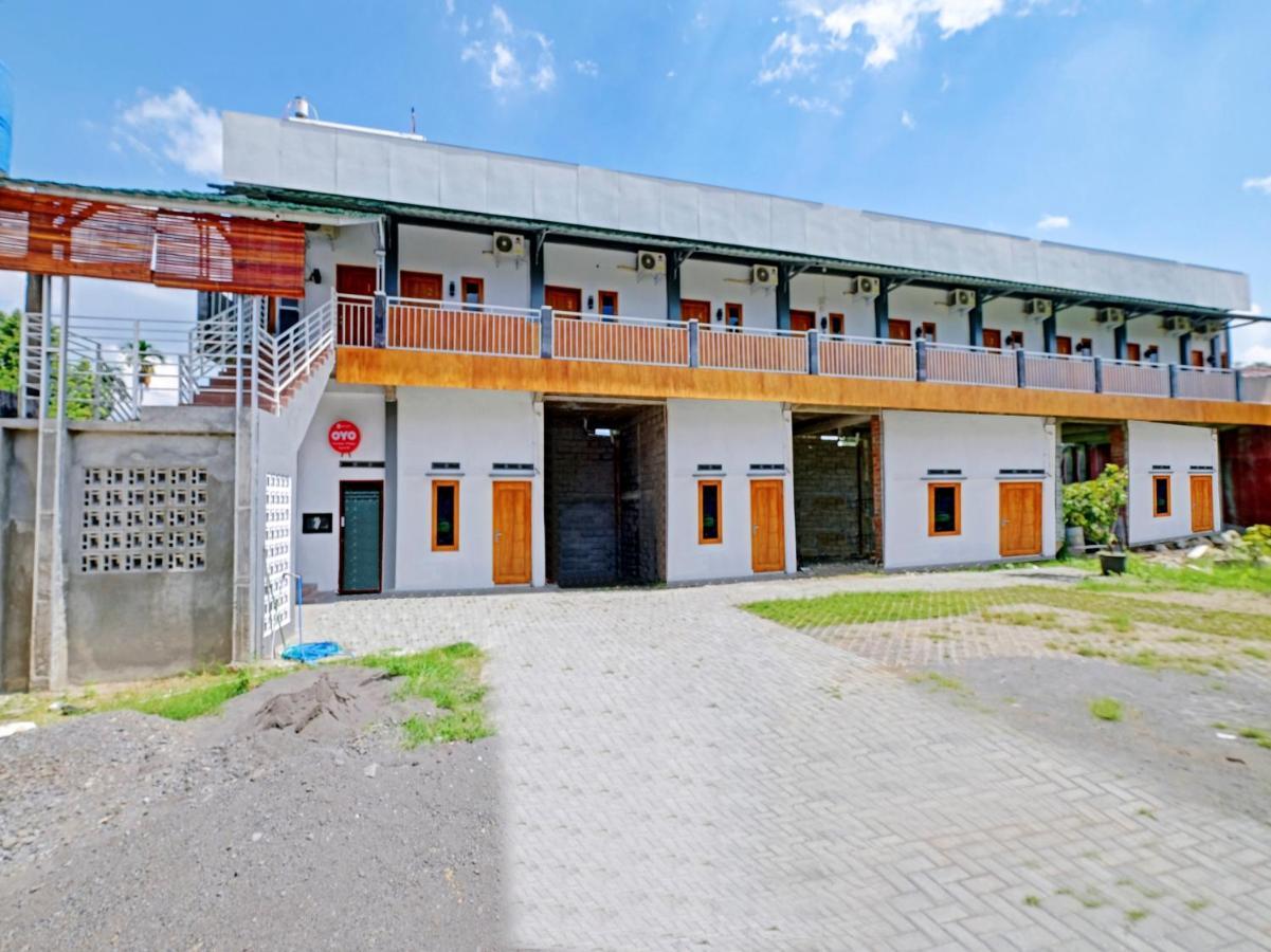 Oyo 90325 Pondok Dnayu Syariah Jarakan Exterior photo