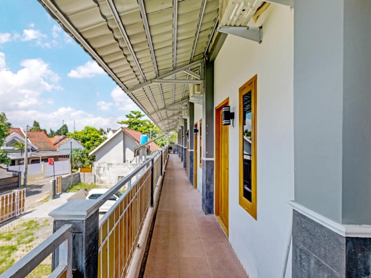 Oyo 90325 Pondok Dnayu Syariah Jarakan Exterior photo