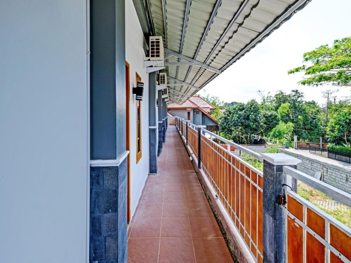 Oyo 90325 Pondok Dnayu Syariah Jarakan Exterior photo